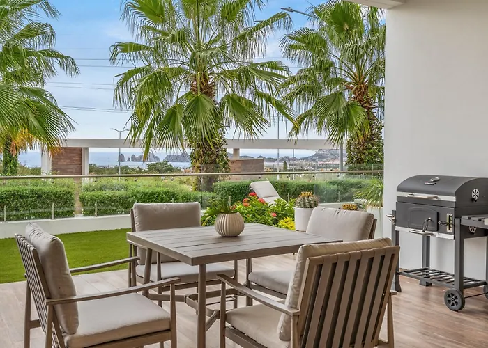 Modern With Stunning Bay Views