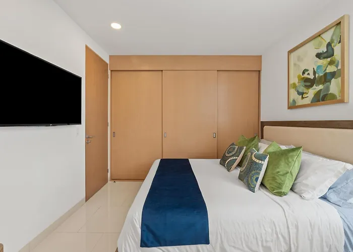 Modern With Stunning Bay Views *