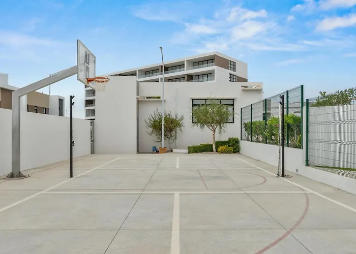 Modern With Stunning Bay Views Apartamento *